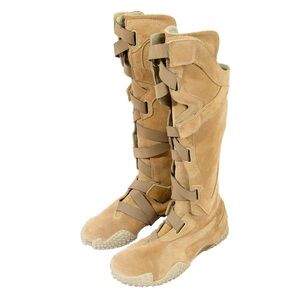 Puma × Rare × Vintage
2000s Puma Mostro Alto Z Strap Boots Sz: US 7/ IT 37